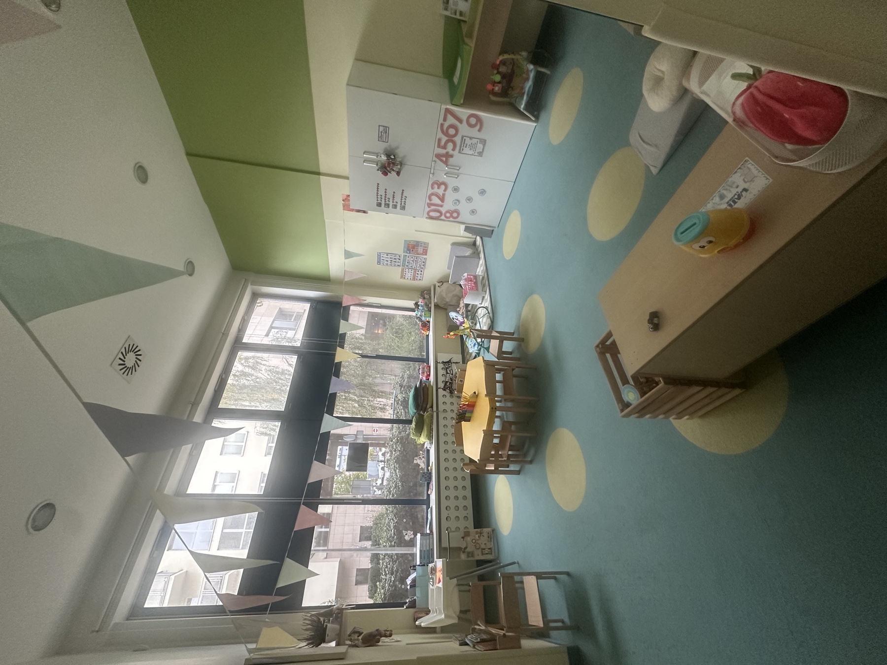Jasna i przestronna sala żłobkowa Smart Baby na Kabatach