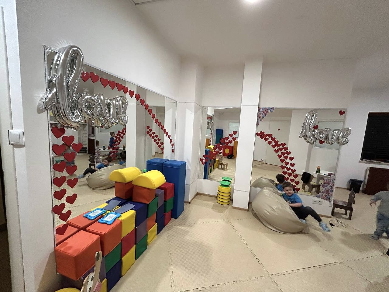 Przestronna sala do ruchu i odpoczynku