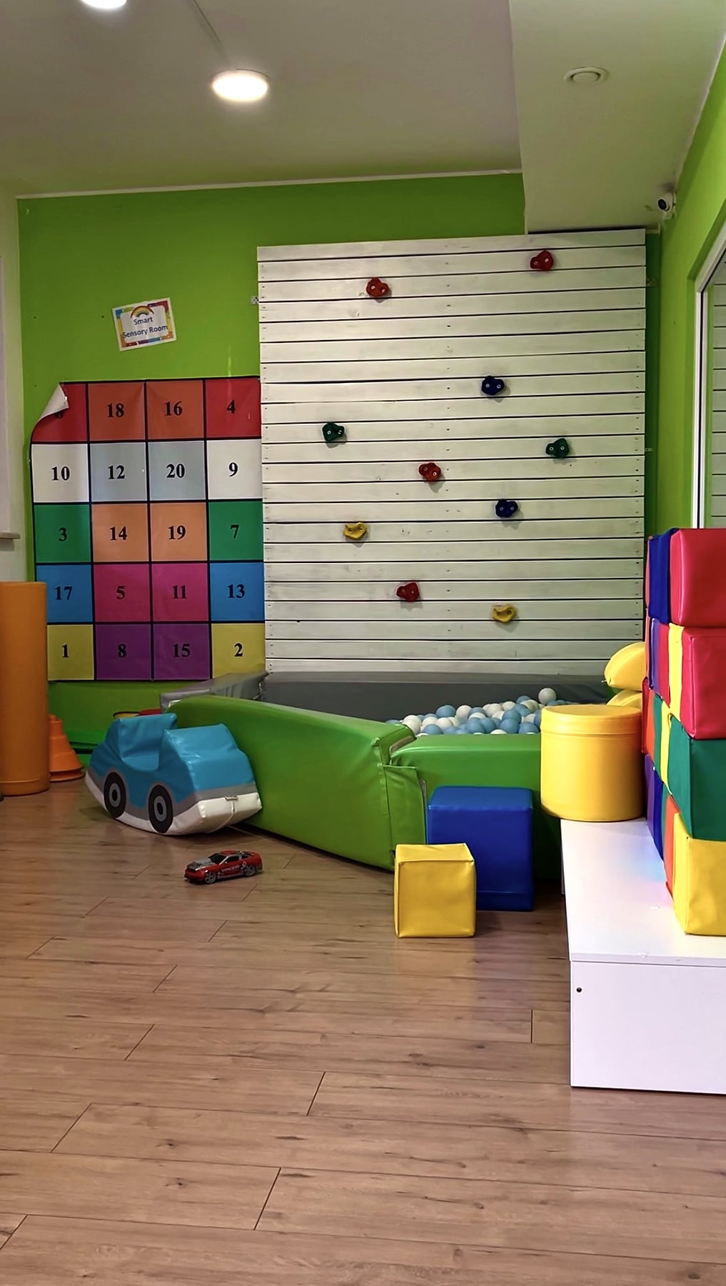 Kolorowa sala sensoryczna